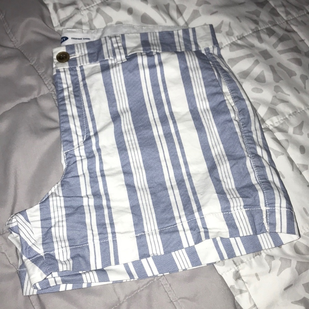 Old navy stripped shorts (Everyday Short)
